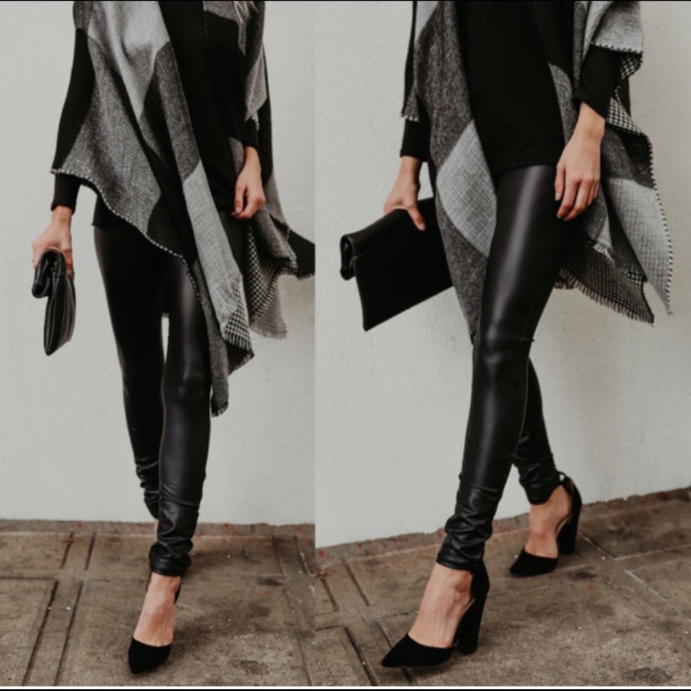 Only one left! Black Matte Faux leather Leggings - Picture 3 of 4